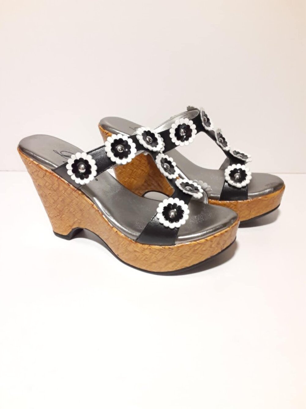 Wedge Sandal Leather T Strap Floral Bouquet Black & White Dezario 35 / 4.5-5 NEW